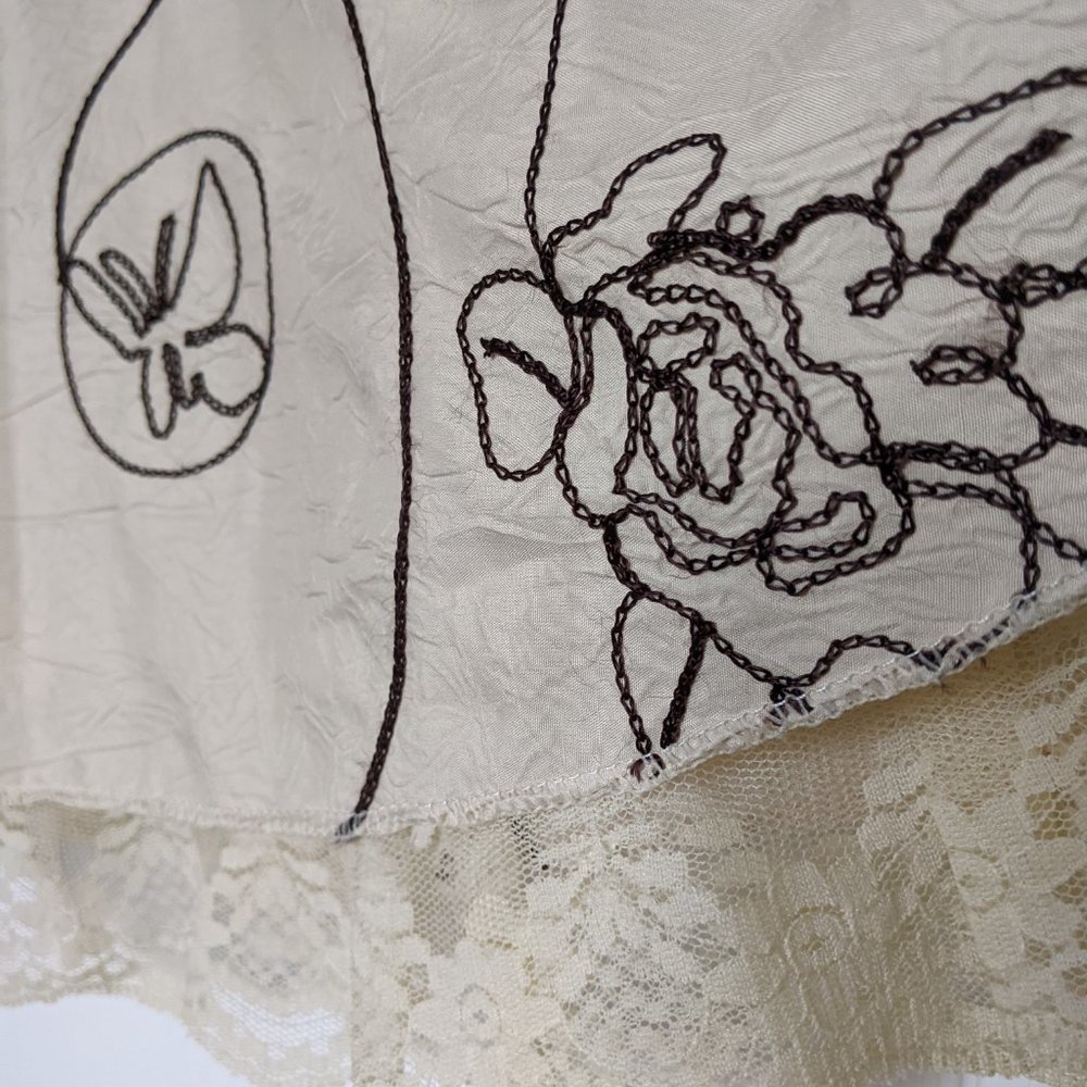 3/$15✨Host Pick✨High waisted Embroidered Skirt - Picture 4 of 5
